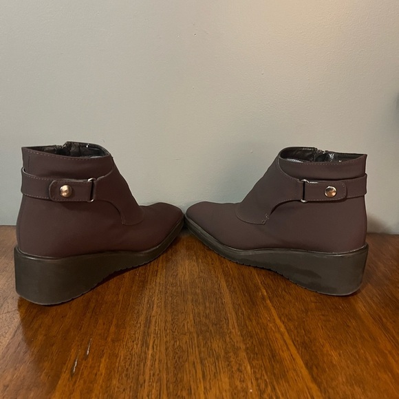 Sesto Meucci Brown Square Toe Waterproof
Snow Heeled Ankle Boots. Size 6.5 - Picture 5 of 13